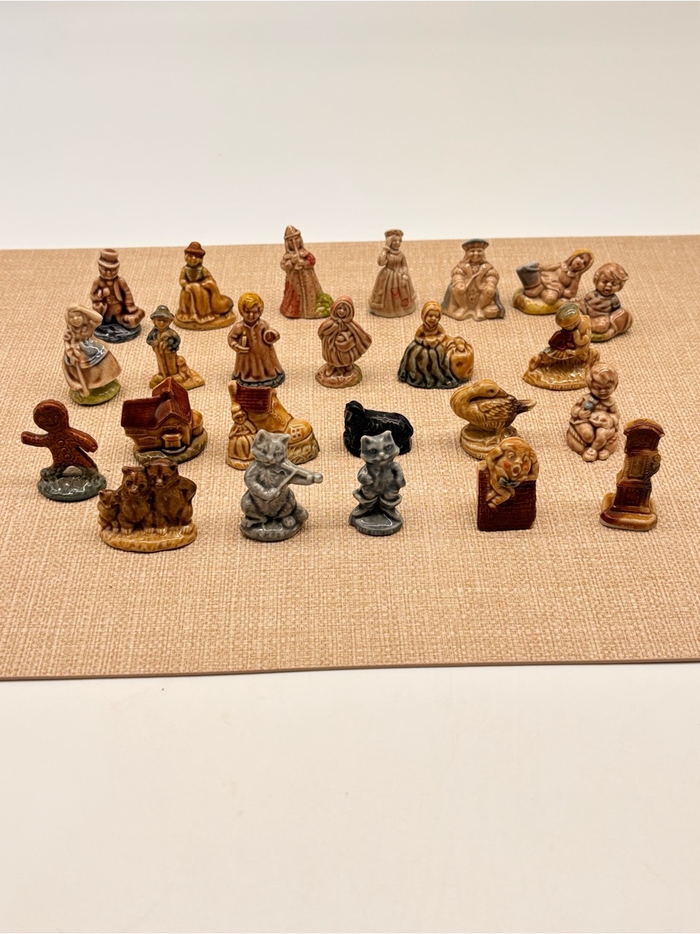 Vintage Wade Whimsies Complete Nursery Rhyme Collection (24)